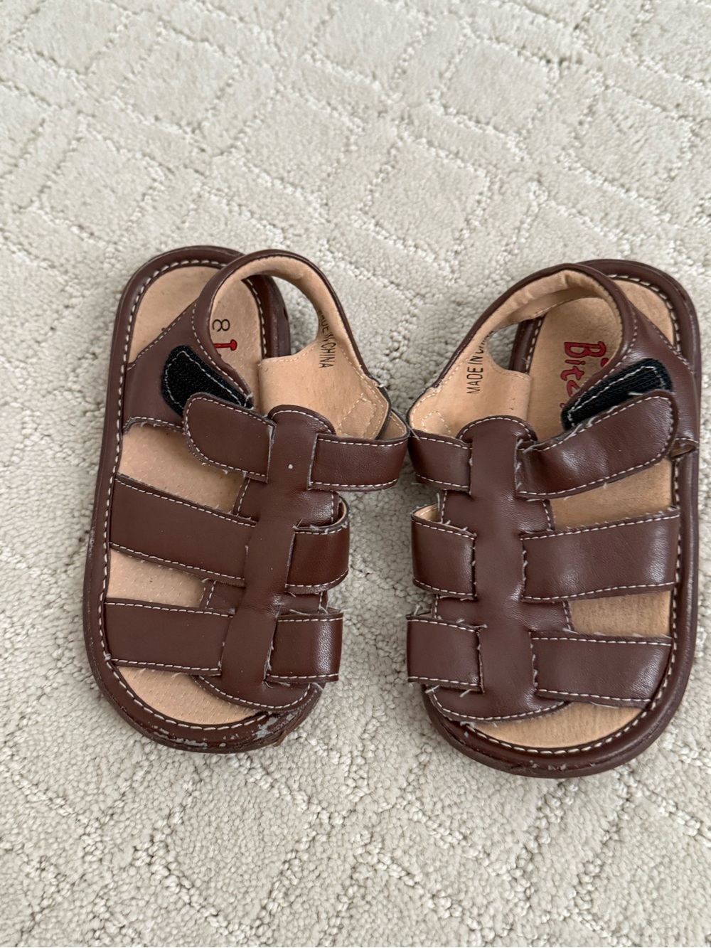 Boys itzy bitzy size 8 brown squeaky sandals